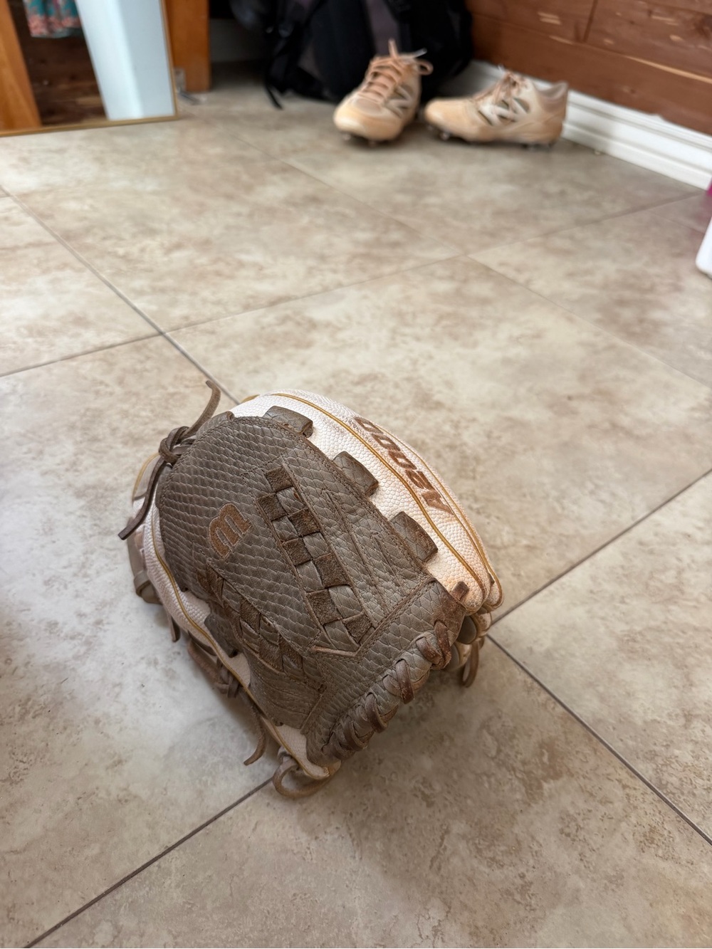 A2000 Softball Glove 12.5 inch